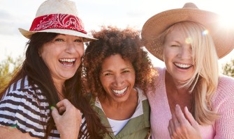 Wat is de overgang? Van perimenopauze tot postmenopauze uitgelegd